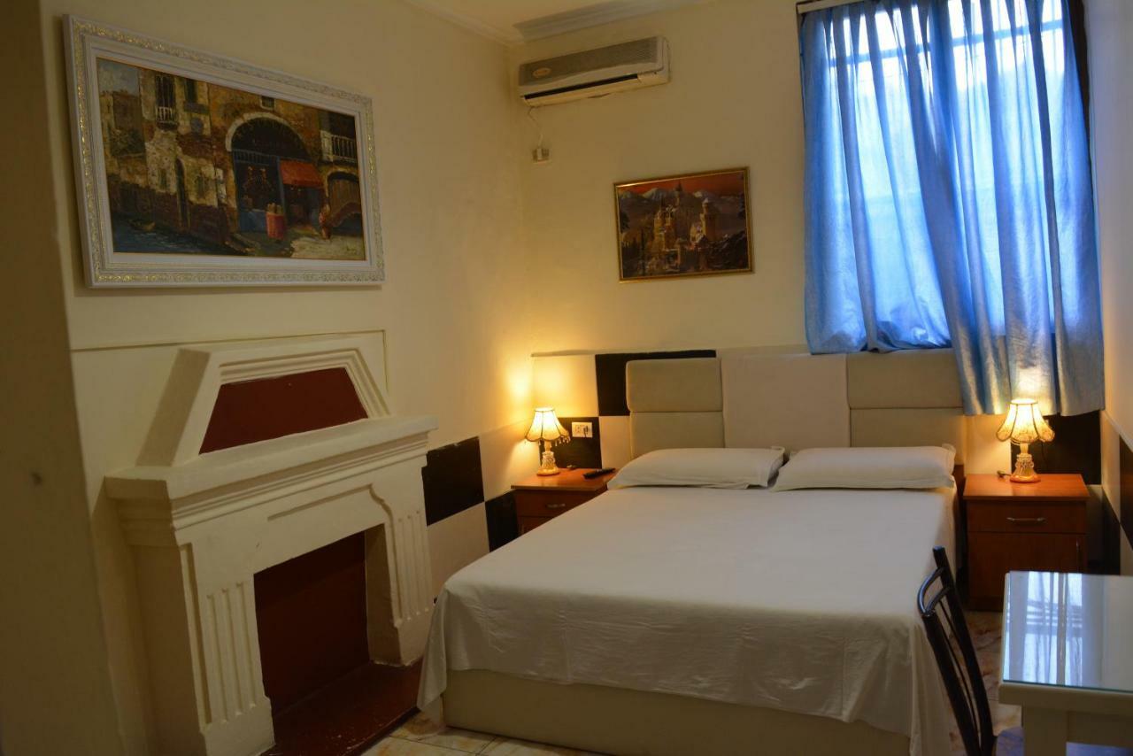 Hotel Republika 티라나 외부 사진