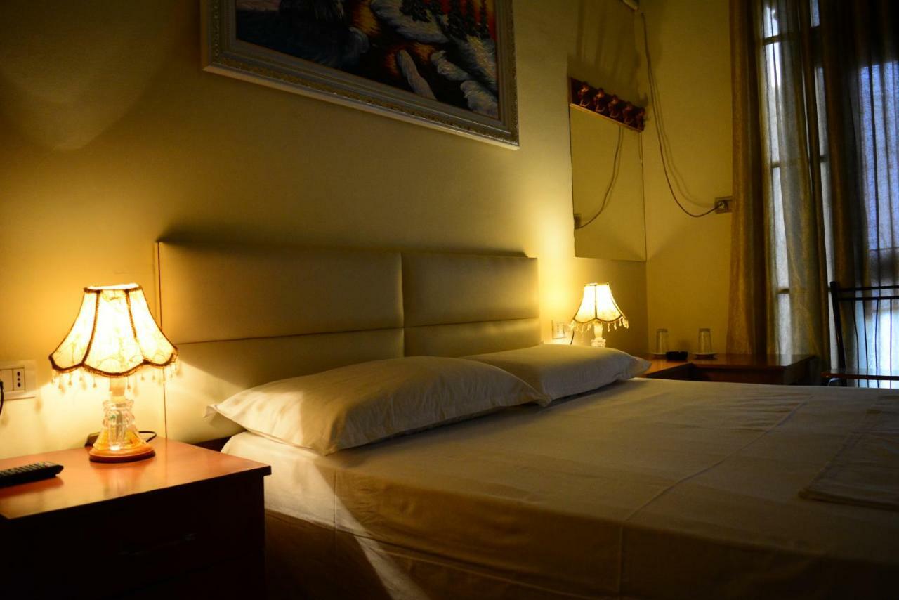Hotel Republika 티라나 외부 사진