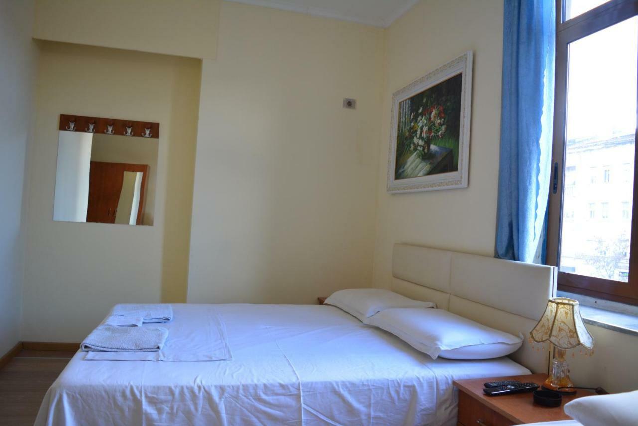 Hotel Republika 티라나 외부 사진
